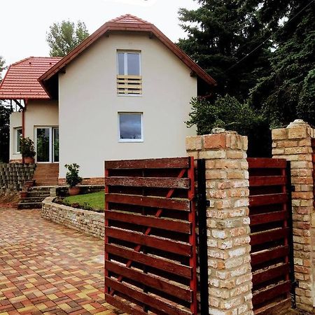 'New' Sunkissed Villa On The Old Hill Balatonalmádi Exteriör bild